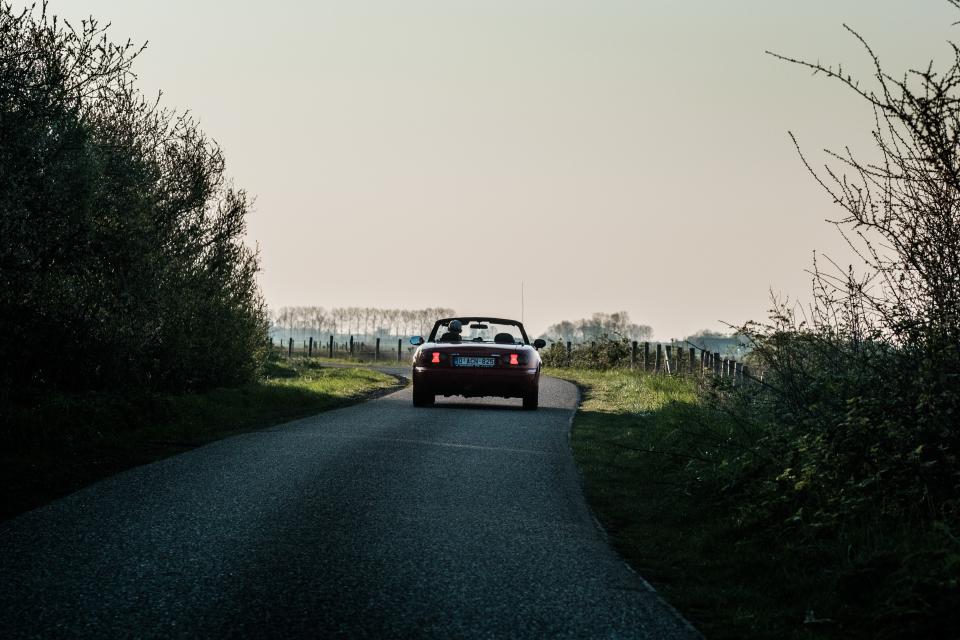 Mazda MX5 en BMW 2002 – © Bob Van Mol